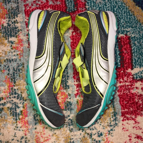 🧜🏼‍♀️3 for $15 item!🧜🏼‍♀️ puma womens sneakers - Picture 2 of 4